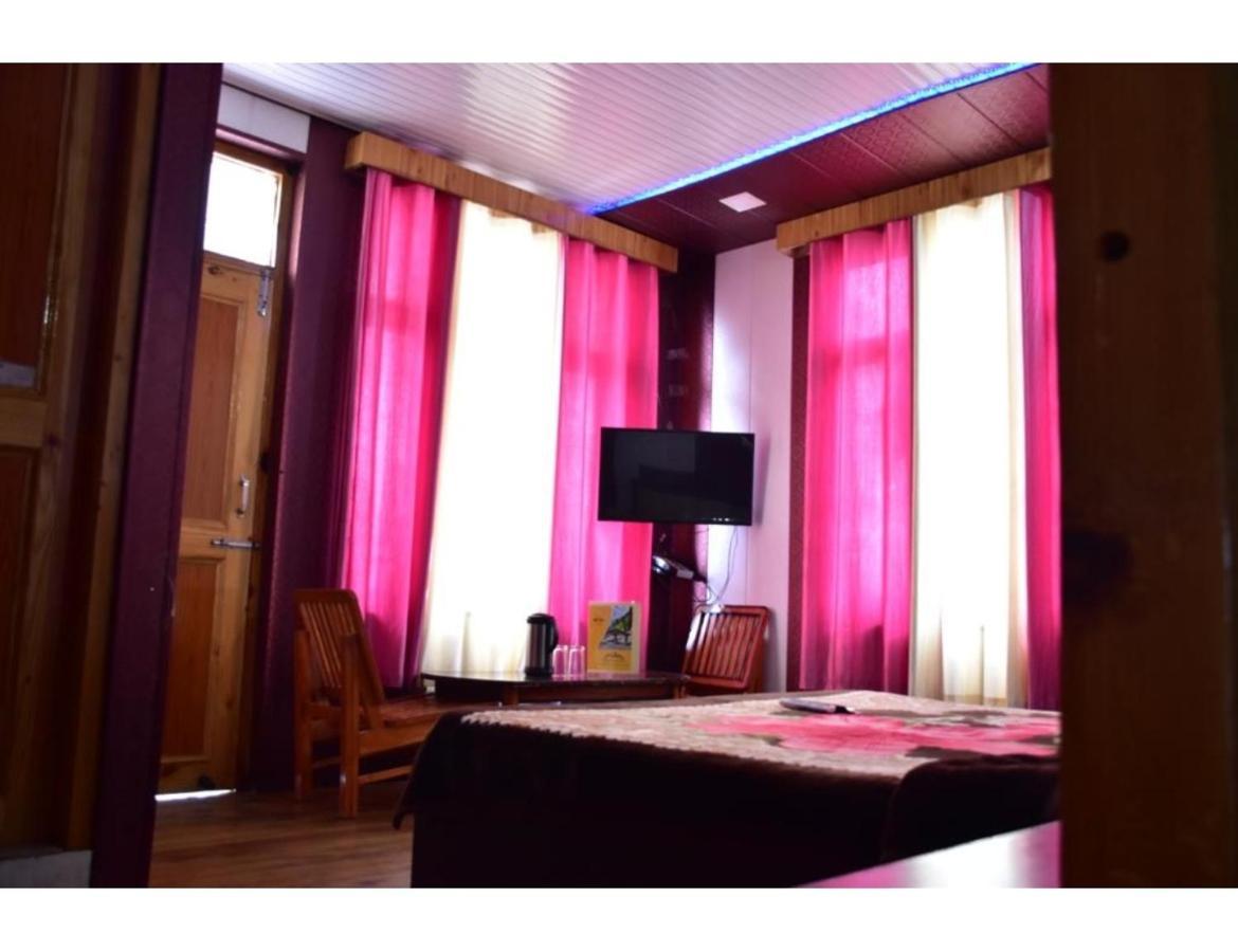 Hotel Peak View, Lahaul Sissu Buitenkant foto