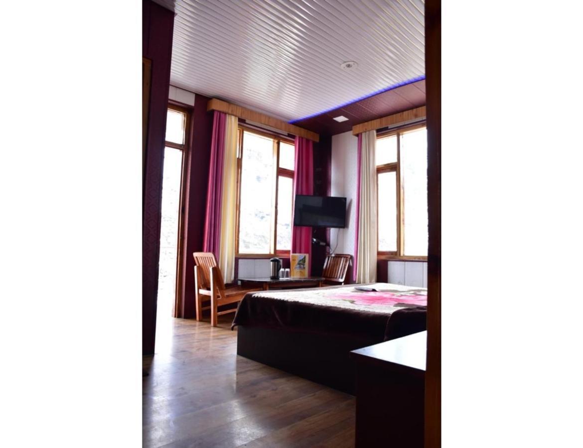 Hotel Peak View, Lahaul Sissu Buitenkant foto