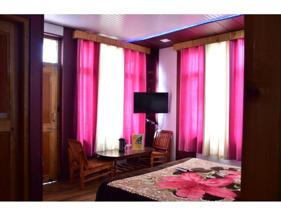 Hotel Peak View, Lahaul Sissu Buitenkant foto
