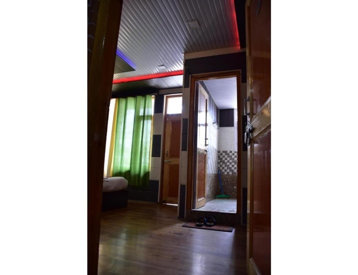 Hotel Peak View, Lahaul Sissu Buitenkant foto