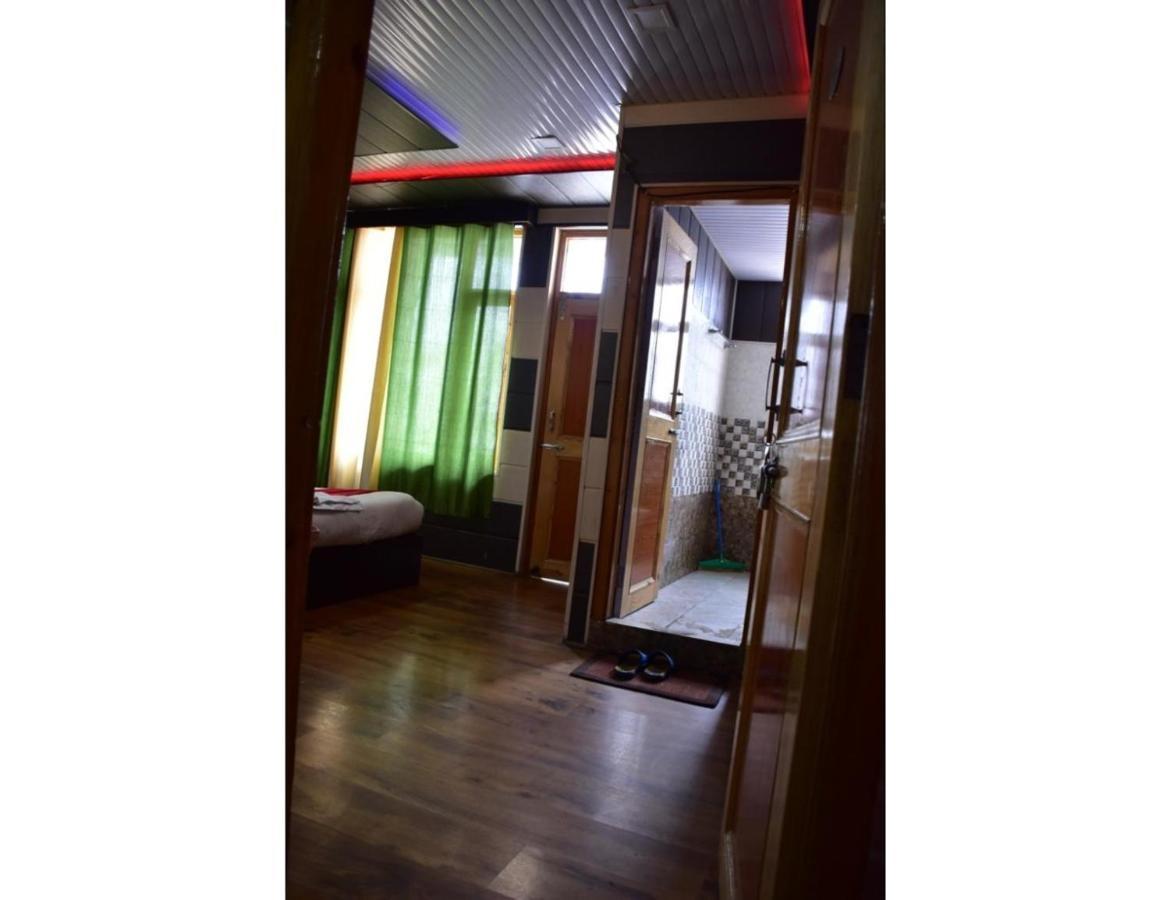 Hotel Peak View, Lahaul Sissu Buitenkant foto