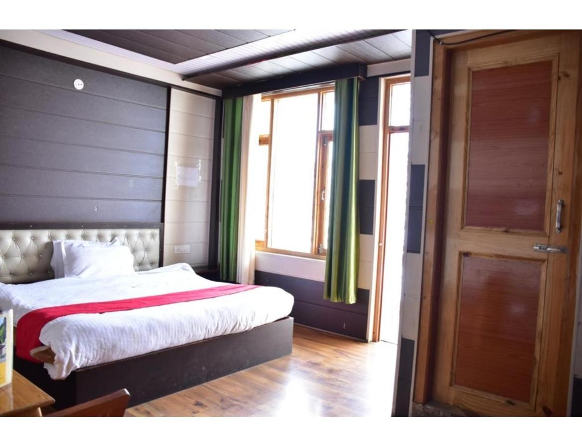 Hotel Peak View, Lahaul Sissu Buitenkant foto