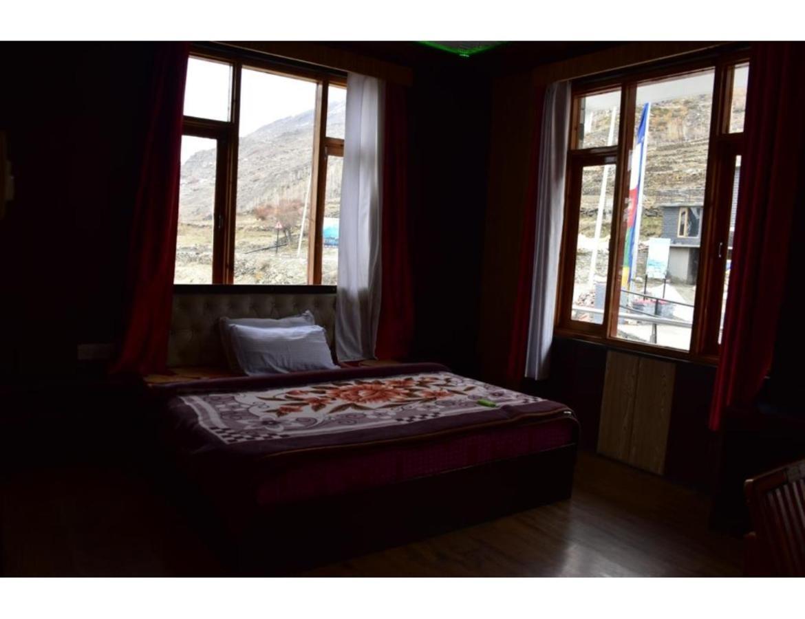Hotel Peak View, Lahaul Sissu Buitenkant foto