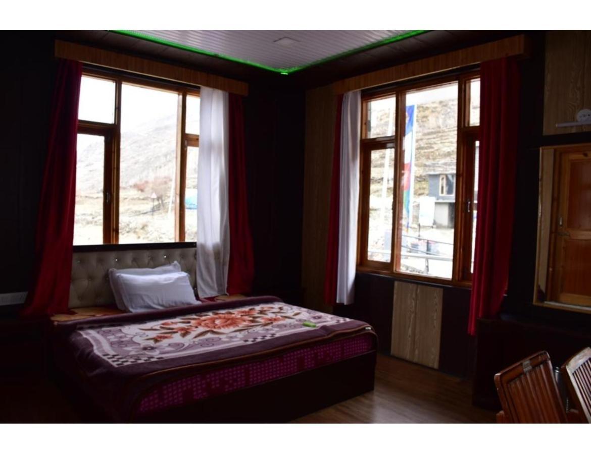 Hotel Peak View, Lahaul Sissu Buitenkant foto