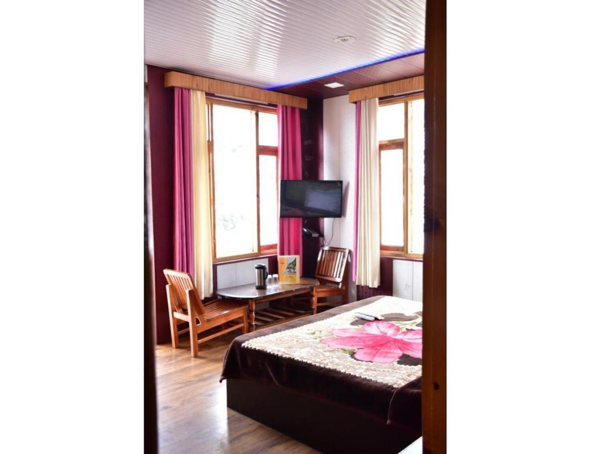 Hotel Peak View, Lahaul Sissu Buitenkant foto