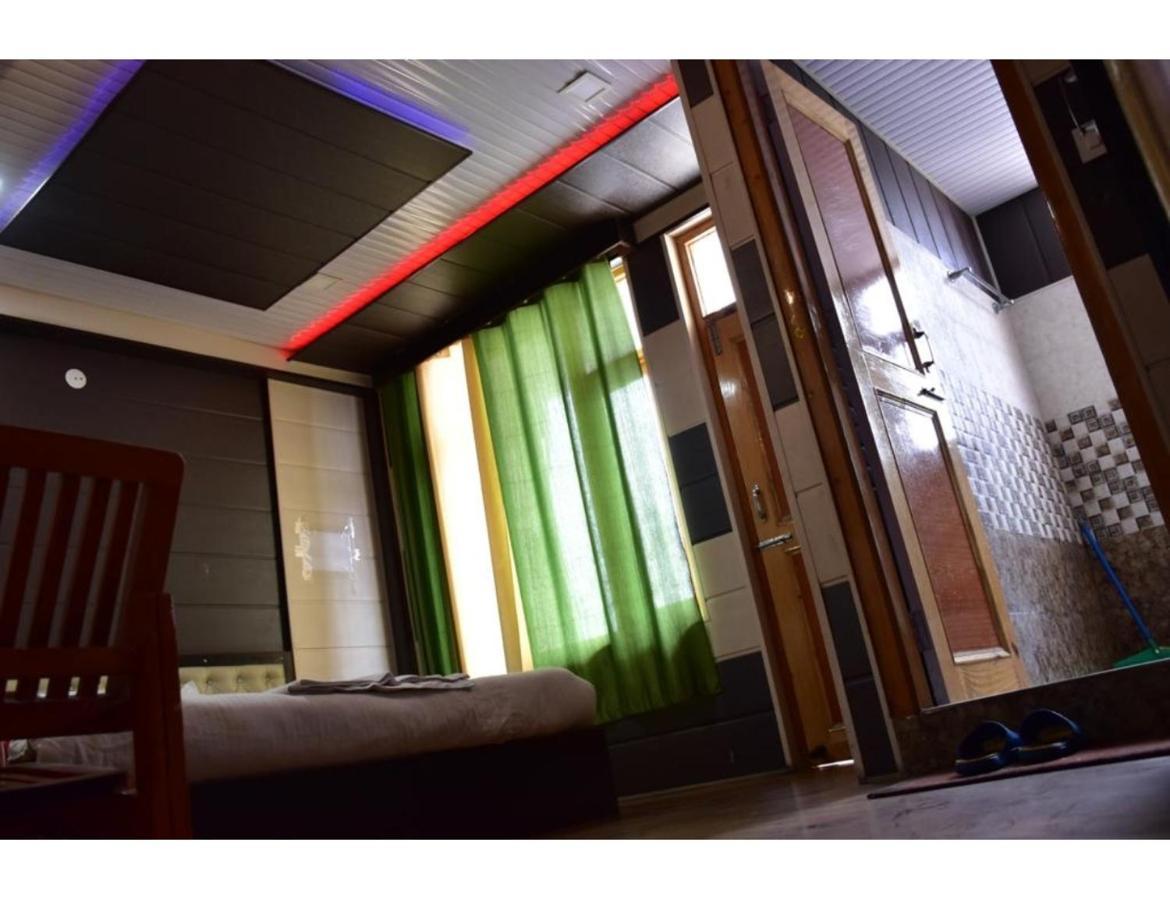 Hotel Peak View, Lahaul Sissu Buitenkant foto